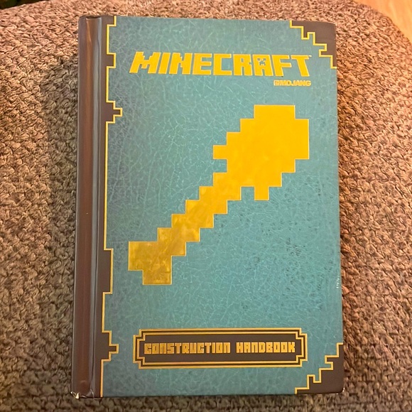 Minecraft Construction Handbook - Picture 1 of 4
